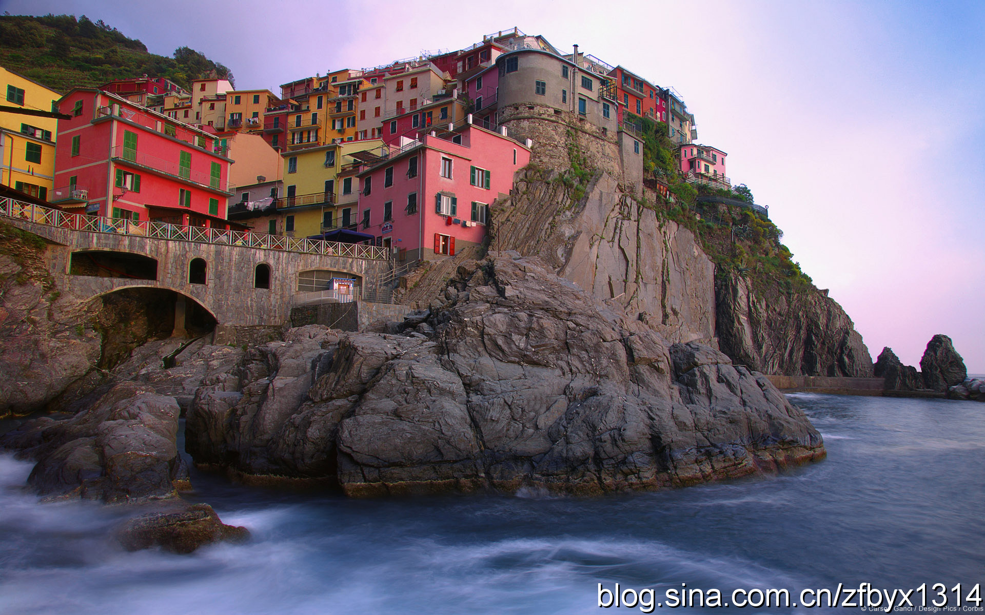 Veduta di Manarola, La Spezia (Manarola on the Mediterranean)